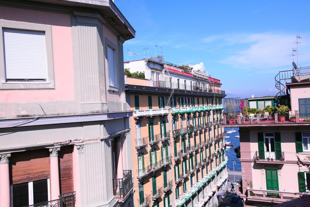 Megaride Santa Lucia Bed & Breakfast Napoli Exterior foto
